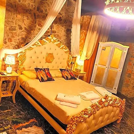 Love hotel Botticelli